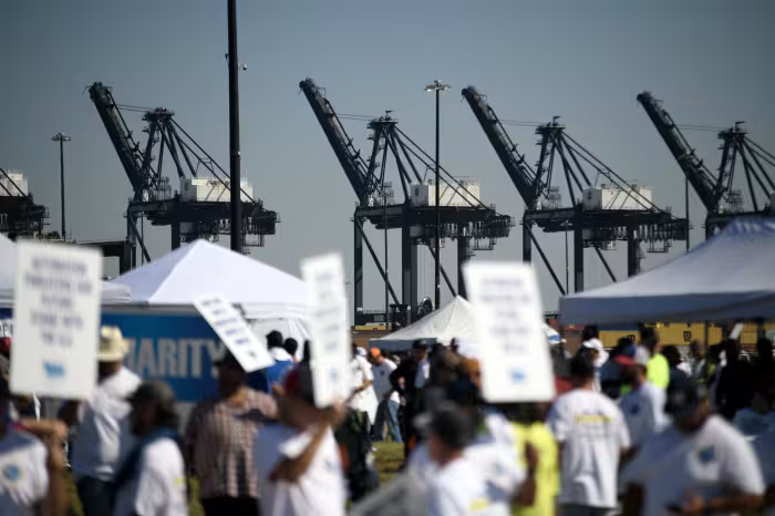 Dockworkers strike suspended until January