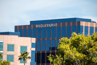 Wells Fargo to close Oregon offices