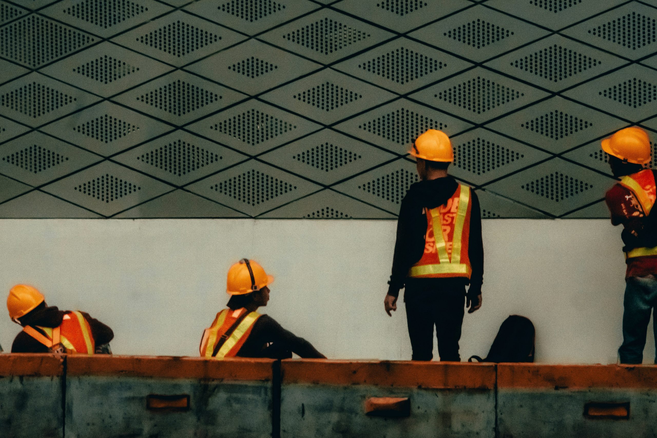 New jobless claims edge higher but labor market remains stable